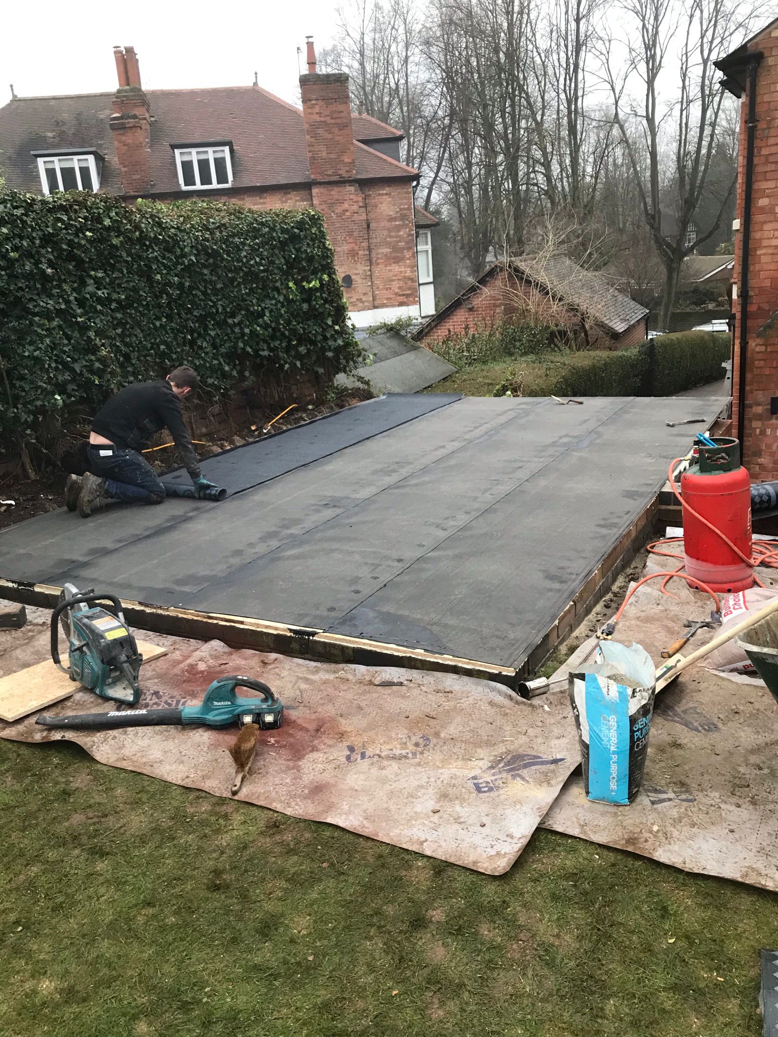 Flat roof membrane detail